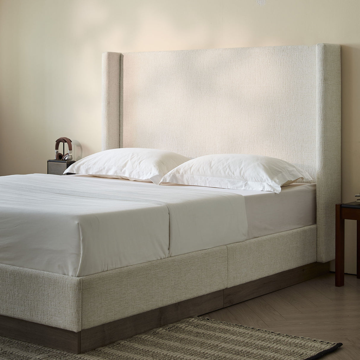 Hosford - Minimalist Upholstered Wingback Bed With Wood Base Platform