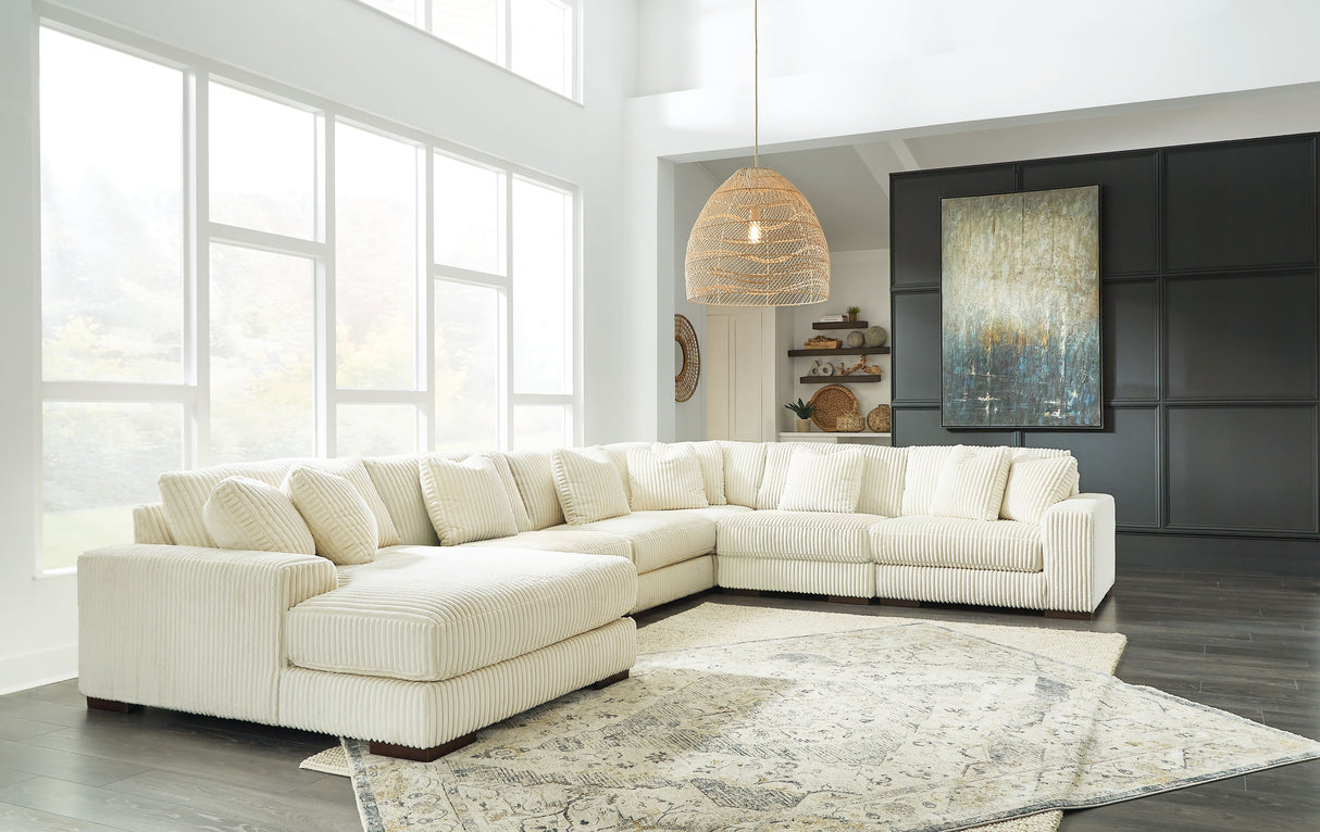 Lindyn - Sectional by Signature Design by Ashley® | Bel Furniture