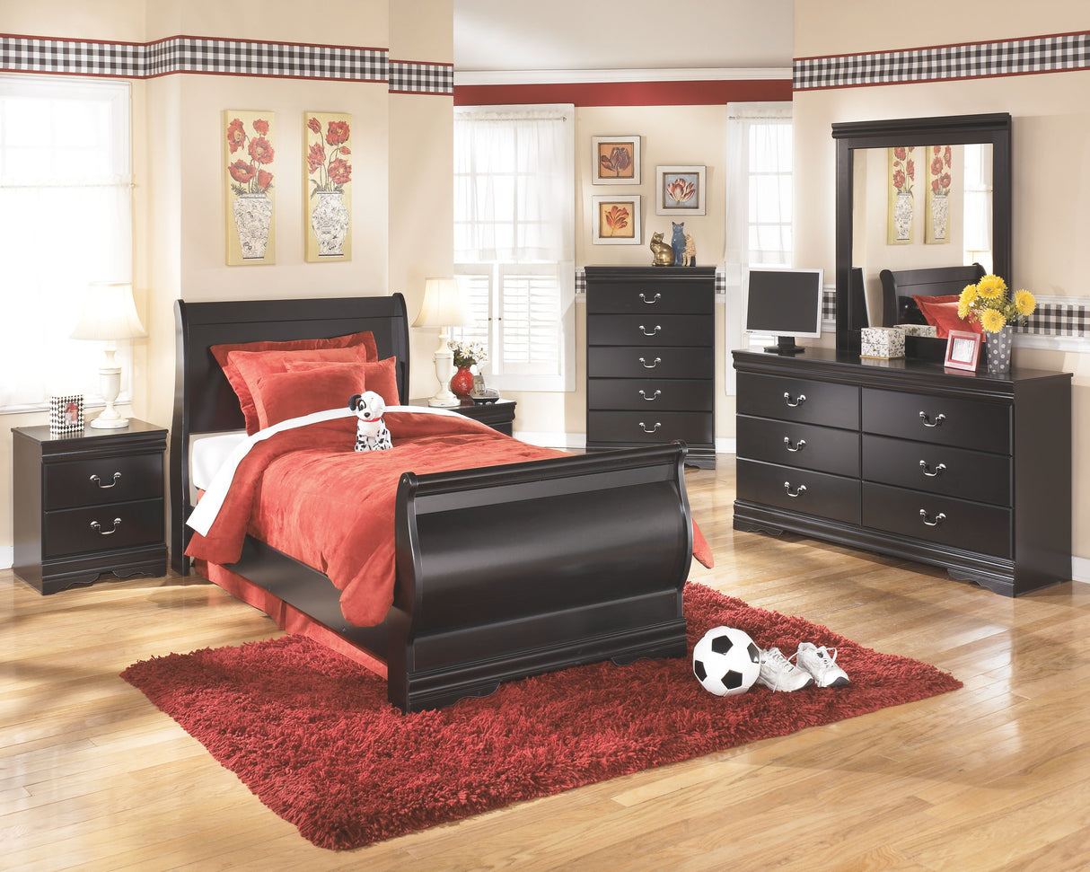 Huey Vineyard - Black - Dresser, Mirror by Signature Design by Ashley® | Bel Furniture