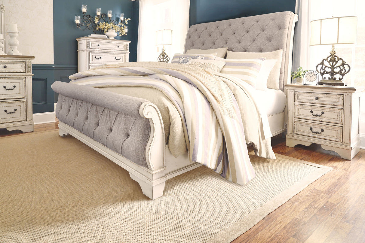 Realyn - Upholstered Sleigh Bed by Signature Design by Ashley® | Bel Furniture