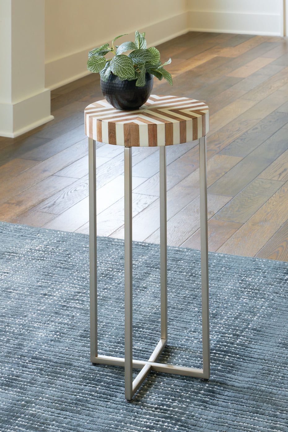 Cartley - White / Light Brown - Accent Table