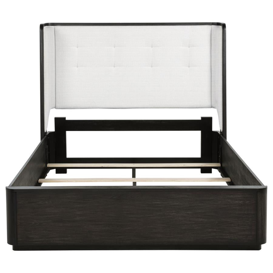 Leandro - Wingback Bed