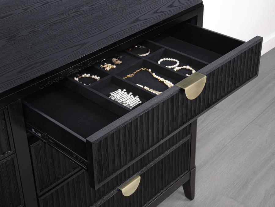 Brookmead - 8-Drawer Dresser