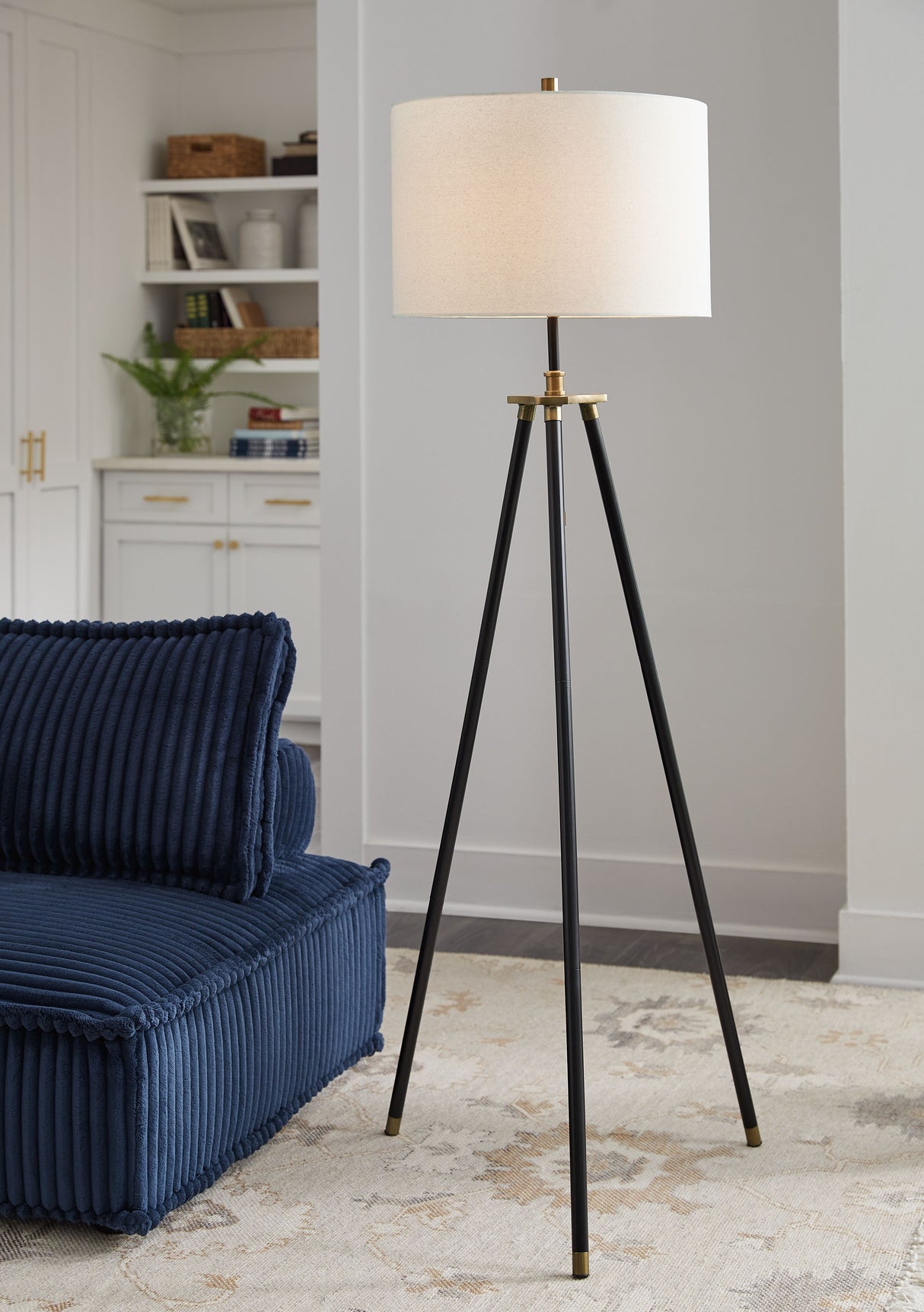 Cashner - Black / Gold Finish - Metal Floor Lamp by Signature Design by Ashley® | Bel Furniture