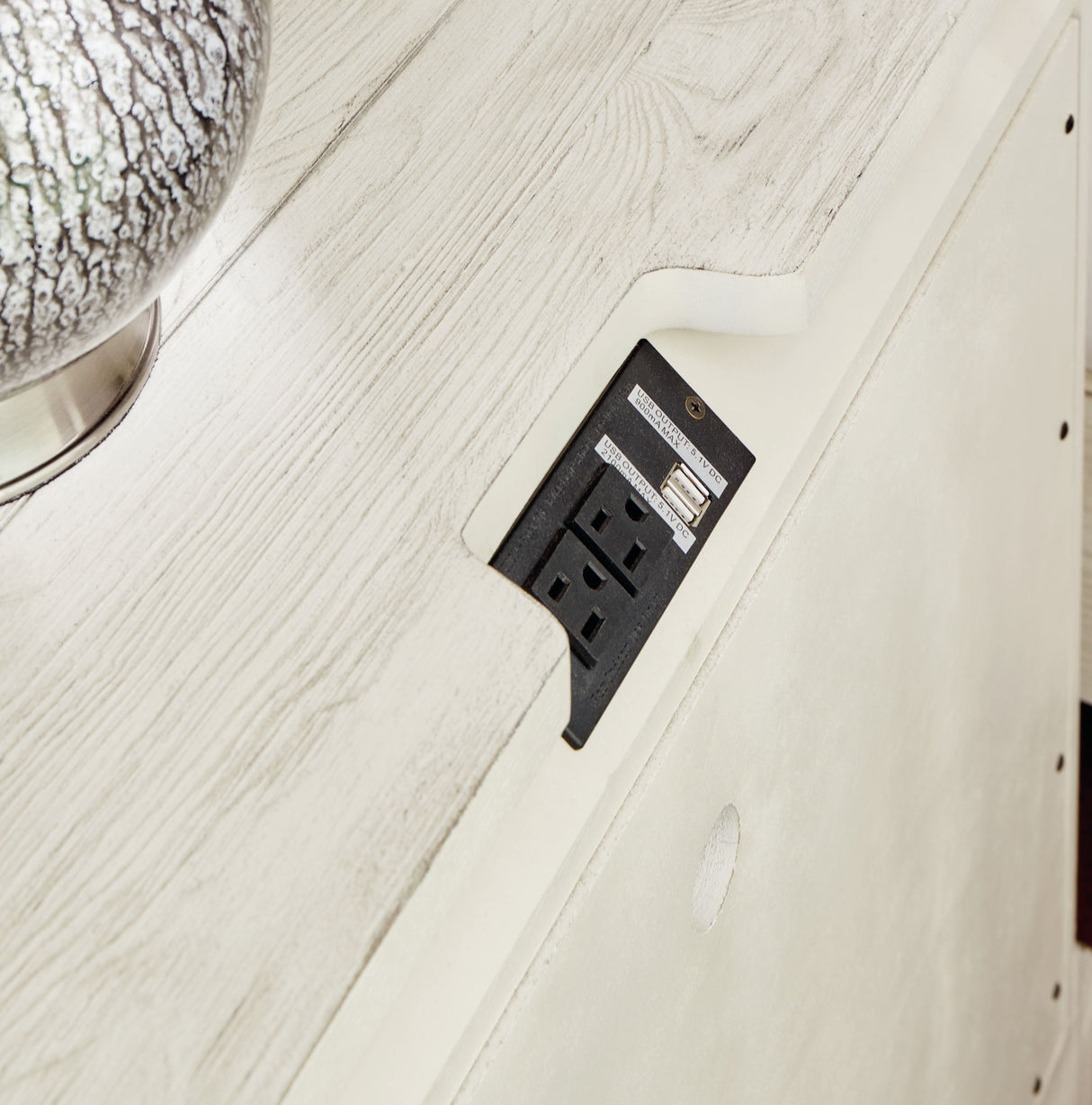 Arlendyne - Three Drawer Night Stand - Antique White