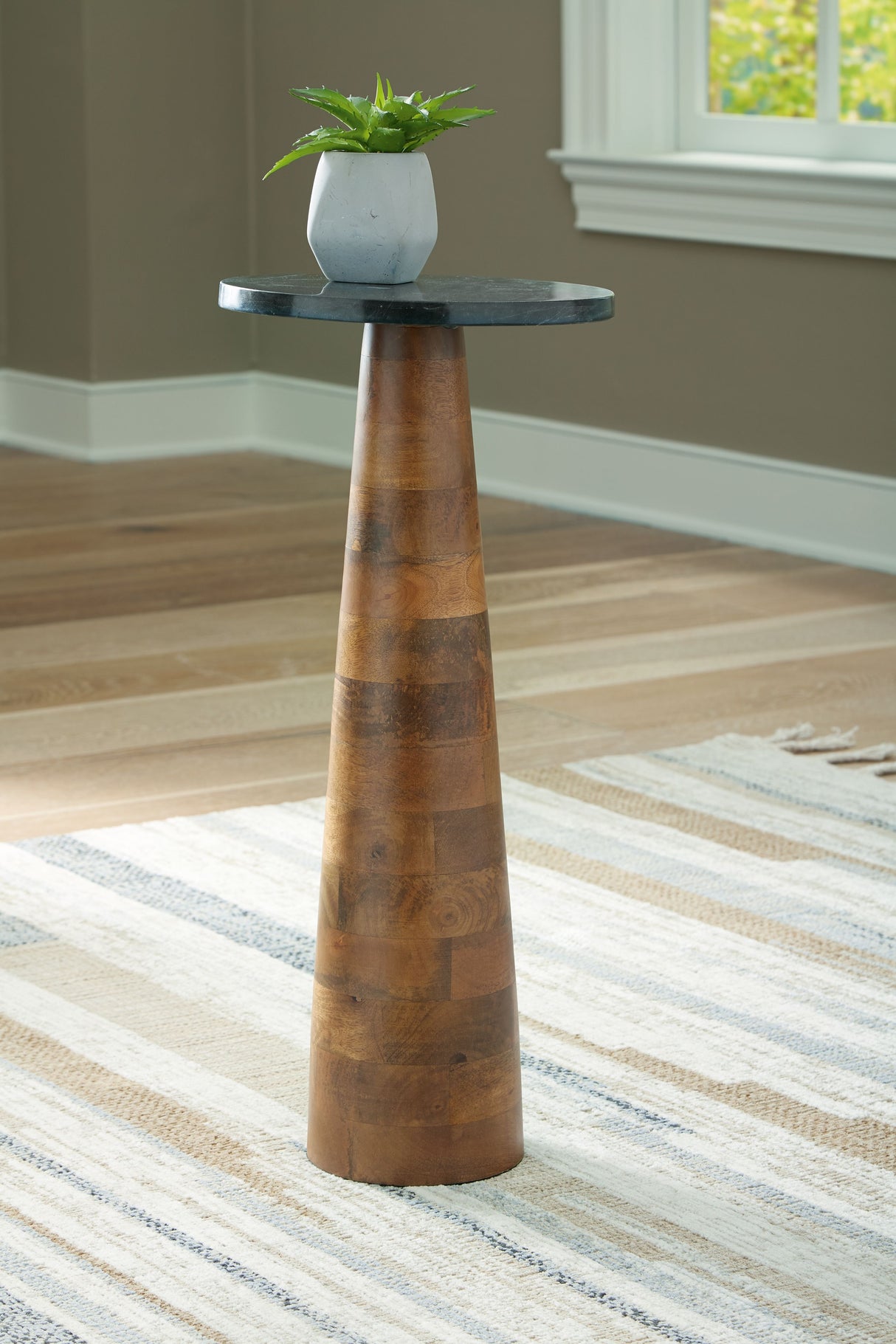 Quinndon - Brown / Black - Accent Table by Signature Design by Ashley® | Bel Furniture