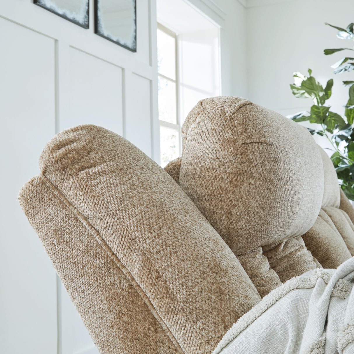 Tip-off - Power Recliner With Adj Headrest by Signature Design by Ashley® | Bel Furniture