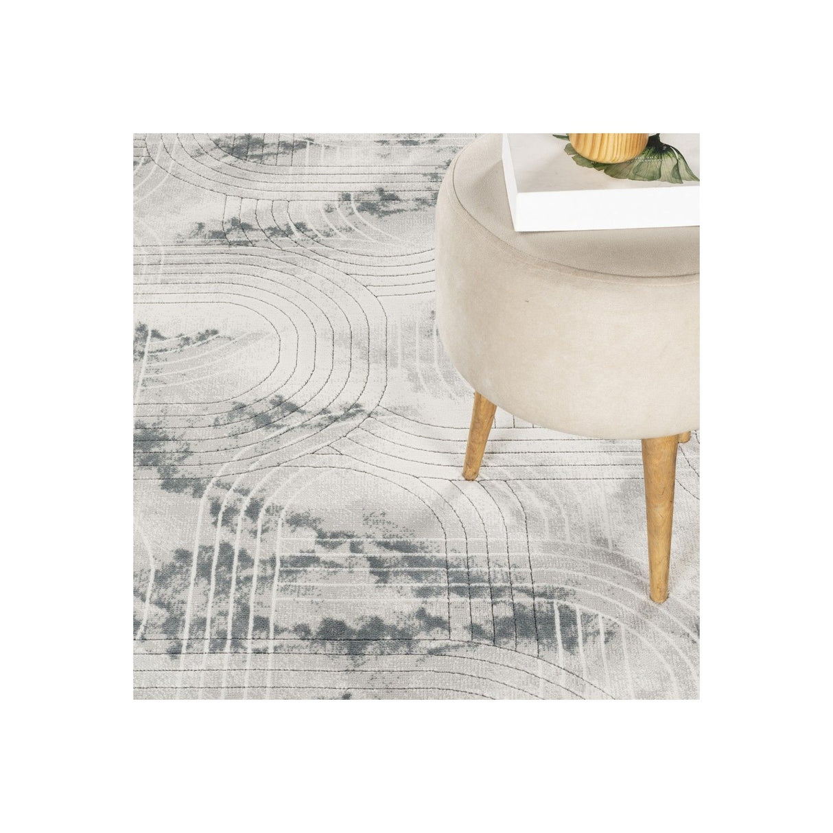 Geometrix - 5'3" X 7'3" Area Rug / Geometric 3D Effect - Ivory / Gray