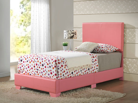 Elegant Platform Bed For Relaxed Spaces