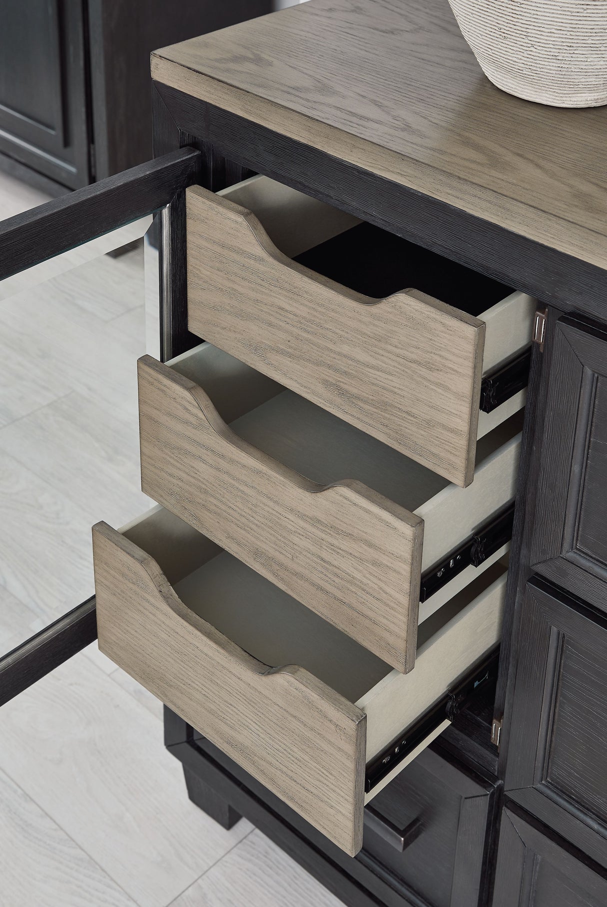 Foyland - Dresser, Mirror by Signature Design by Ashley® | Bel Furniture