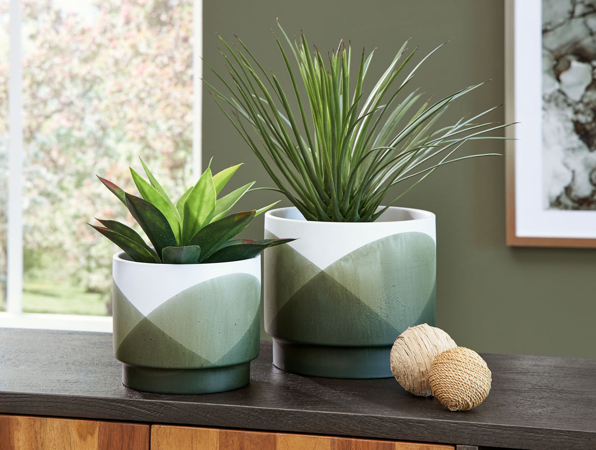 Ardenridge - Green / White - Planter Set (Set of 2) by Signature Design by Ashley® | Bel Furniture