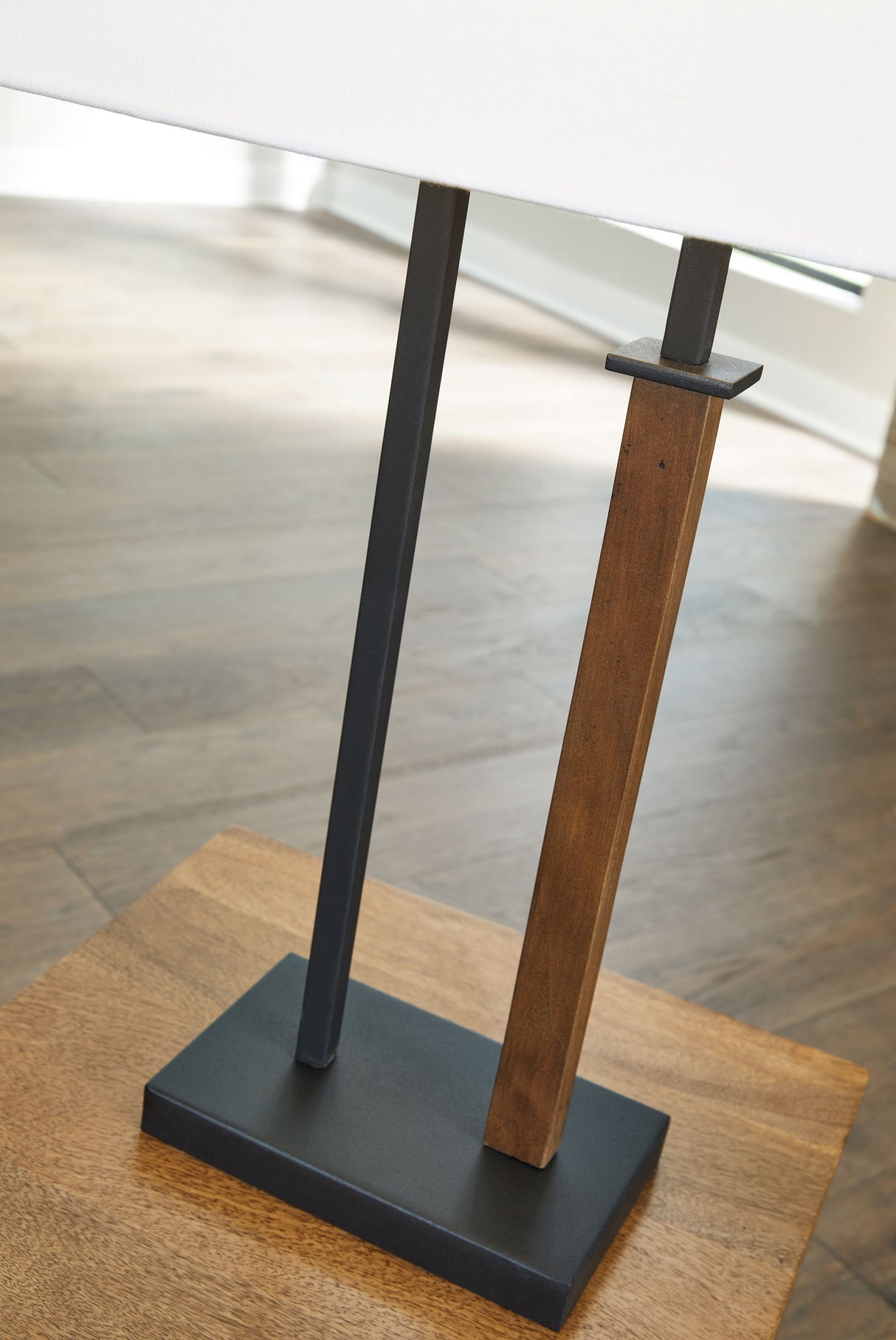 Voslen - Black / Brown - Metal Table Lamp (Set of 2) by Signature Design by Ashley® | Bel Furniture