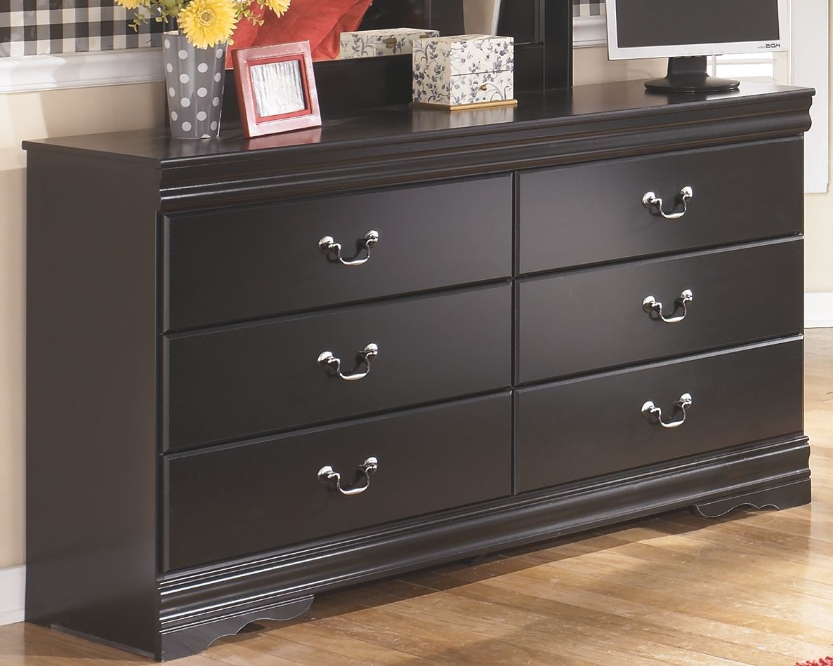 Huey Vineyard - Black - Six Drawer Dresser by Signature Design by Ashley® | Bel Furniture