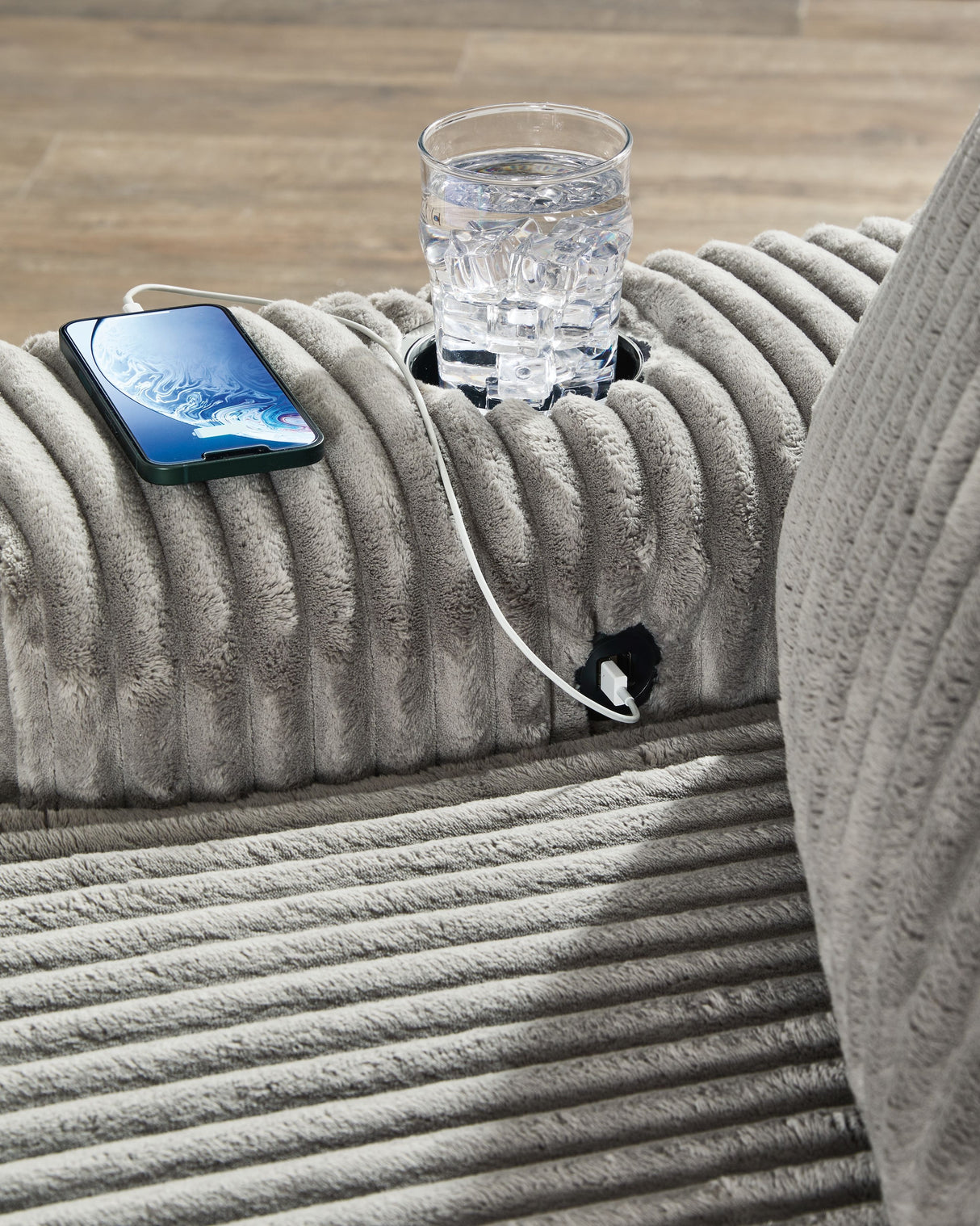 Lindyn - Chaise by Signature Design by Ashley® | Bel Furniture