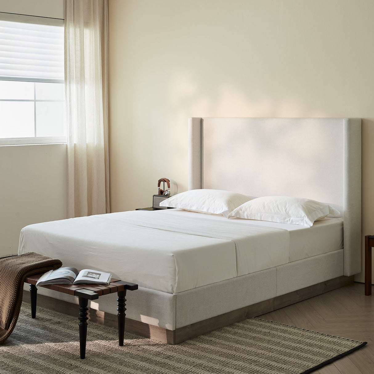 Hosford - Minimalist Upholstered Wingback Bed