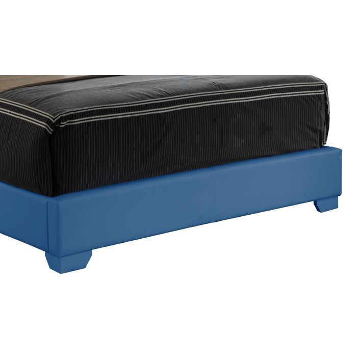 Elegant Platform Bed For Relaxed Spaces