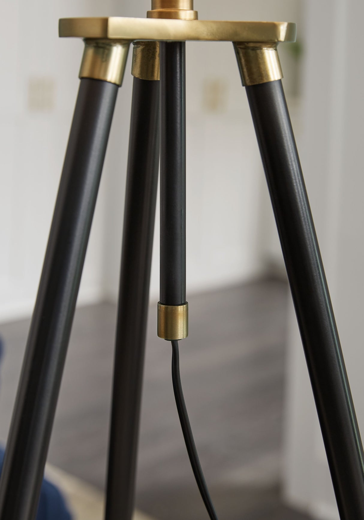 Cashner - Black / Gold Finish - Metal Floor Lamp by Signature Design by Ashley® | Bel Furniture