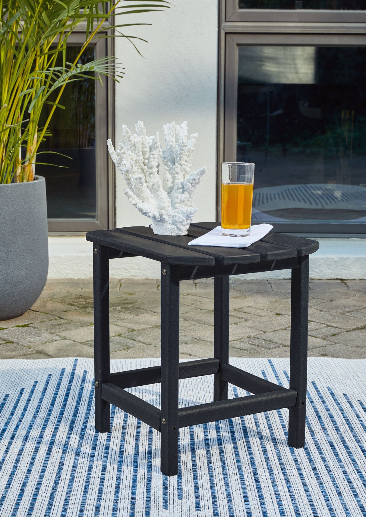 Sundown Treasure - Outdoor End Table by Signature Design by Ashley® | Bel Furniture