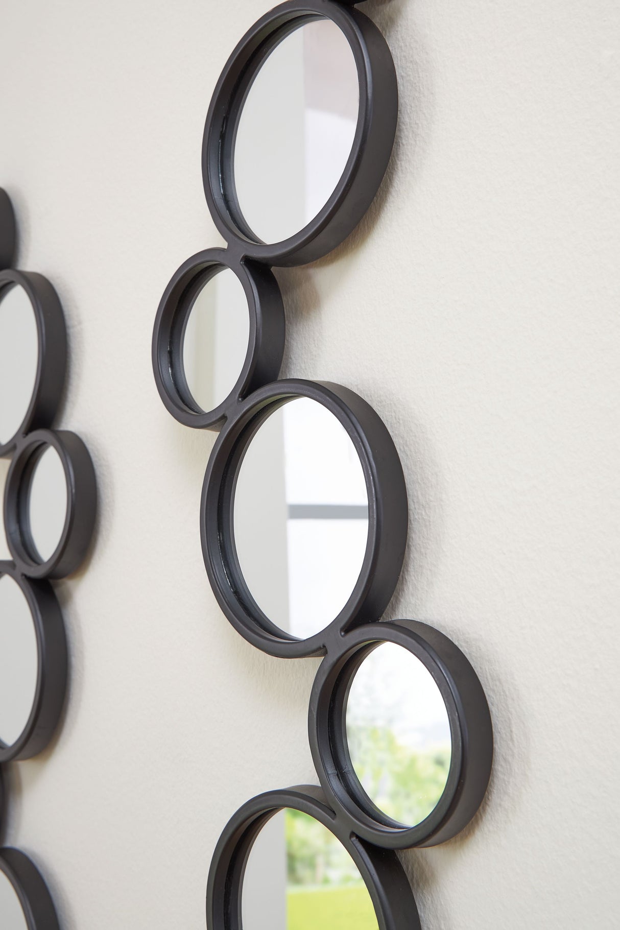 Vinler - Black - Accent Mirror Set (Set of 2) by Signature Design by Ashley® | Bel Furniture