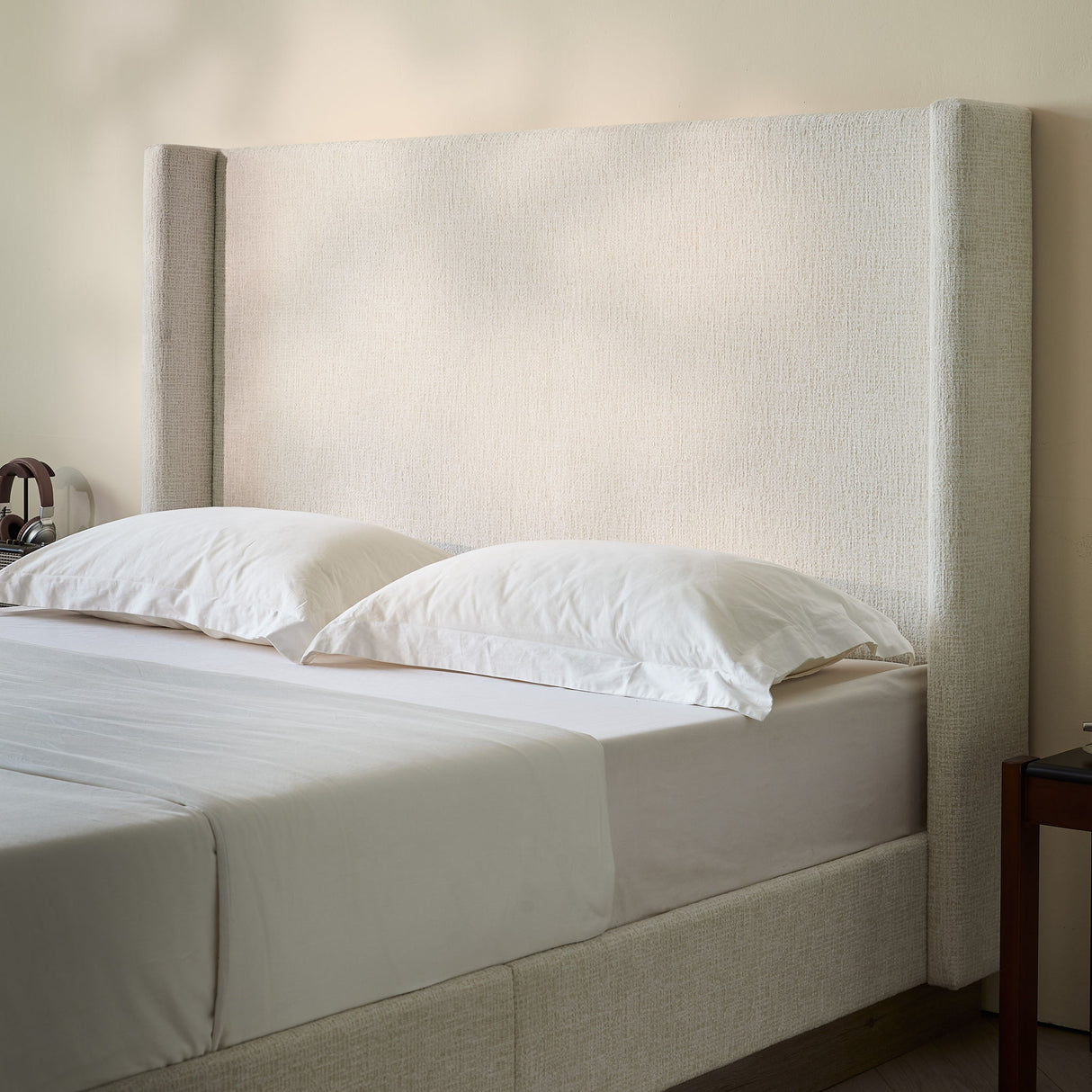 Hosford - Minimalist Upholstered Wingback Bed With Wood Base Platform