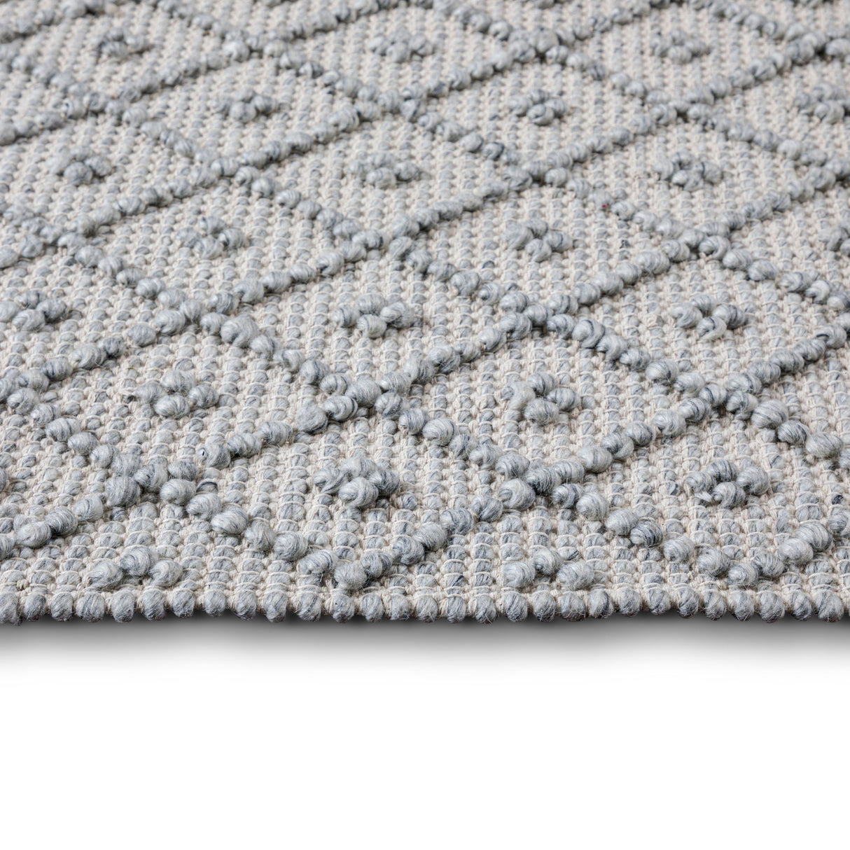 Millow - 6' X 9' Area Rug - Silver