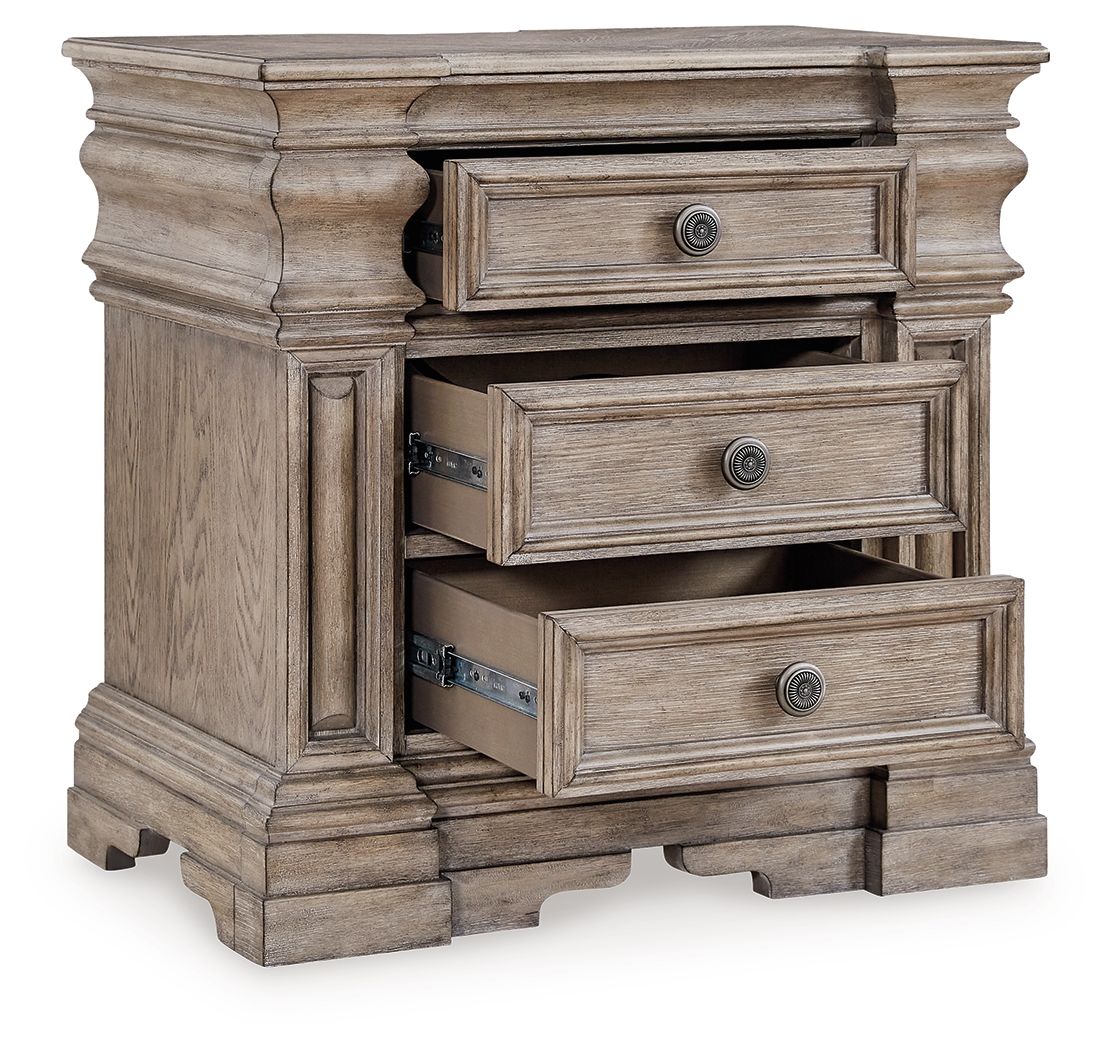 Blairhurst - Light Grayish Brown - Three Drawer Night Stand by Signature Design by Ashley® | Bel Furniture