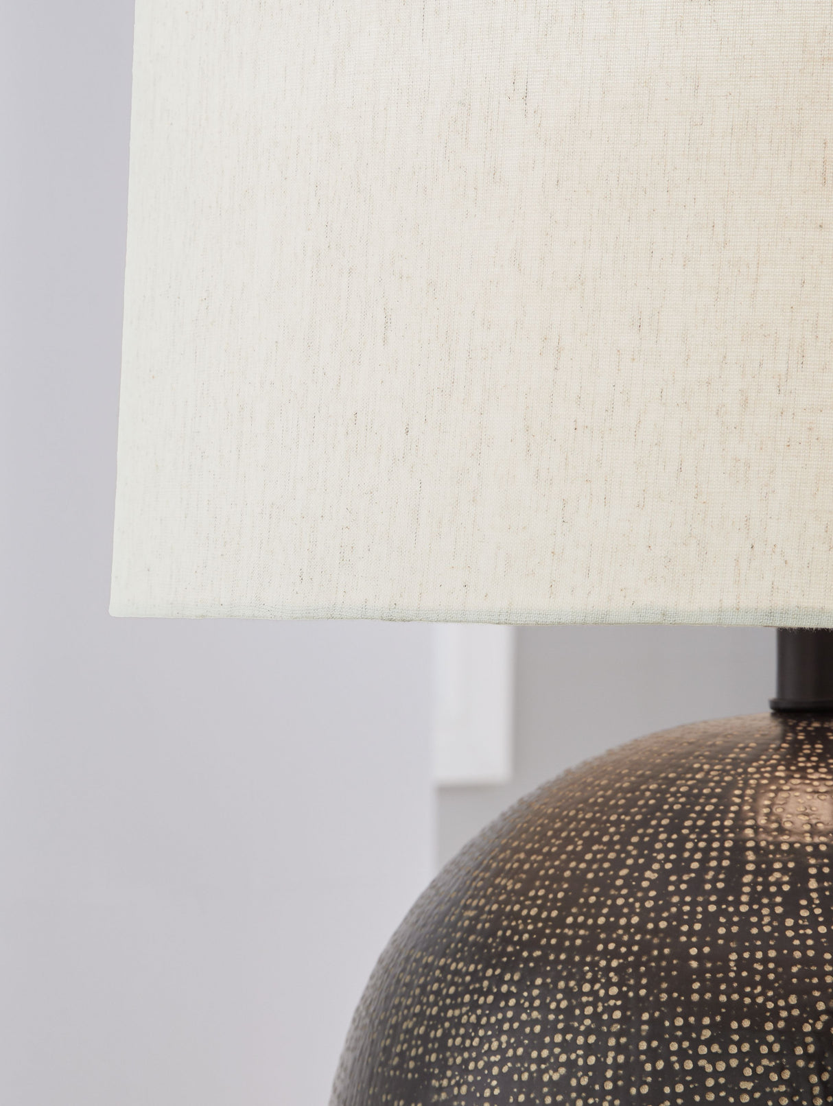 Hambell - Black / Gold Finish - Metal Table Lamp by Ashley Furniture | Bel Furniture