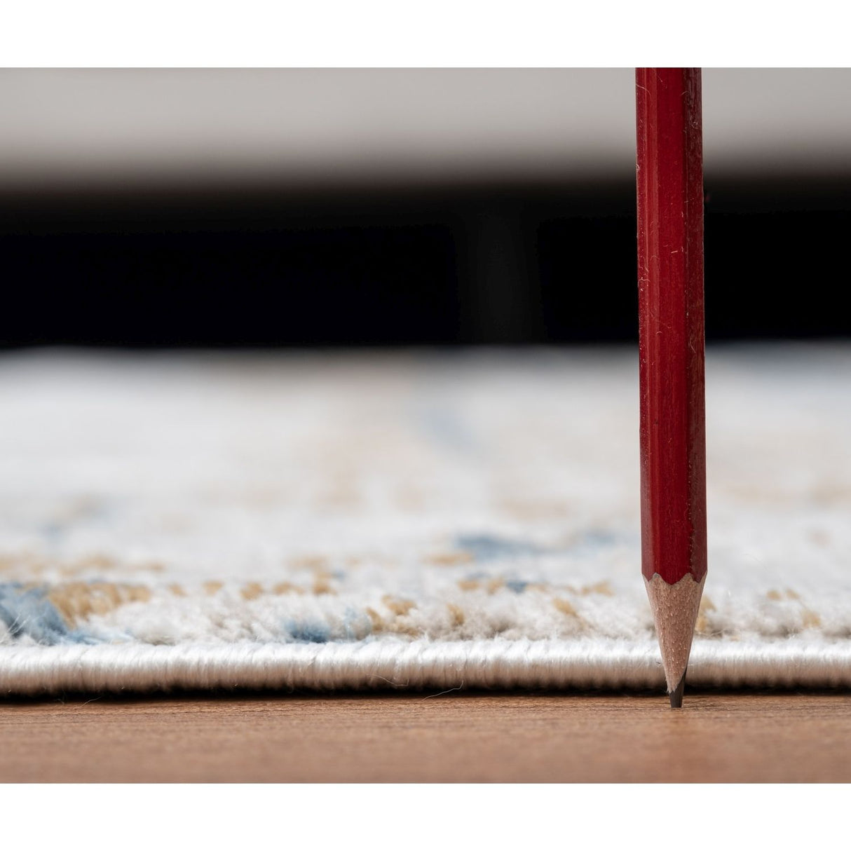 Elegance - 5'3" X 7'3" Area Rug - Ivory, Polyester