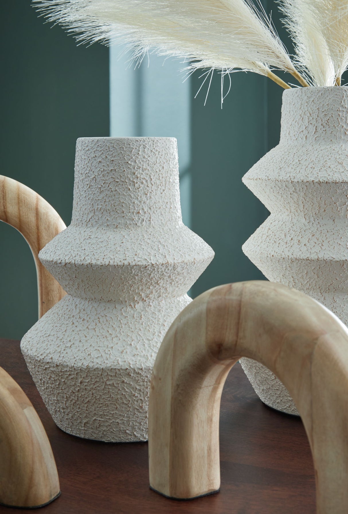 Maddwarth - White / Natural Brown - Accessory Set (Set of 5) by Signature Design by Ashley® | Bel Furniture