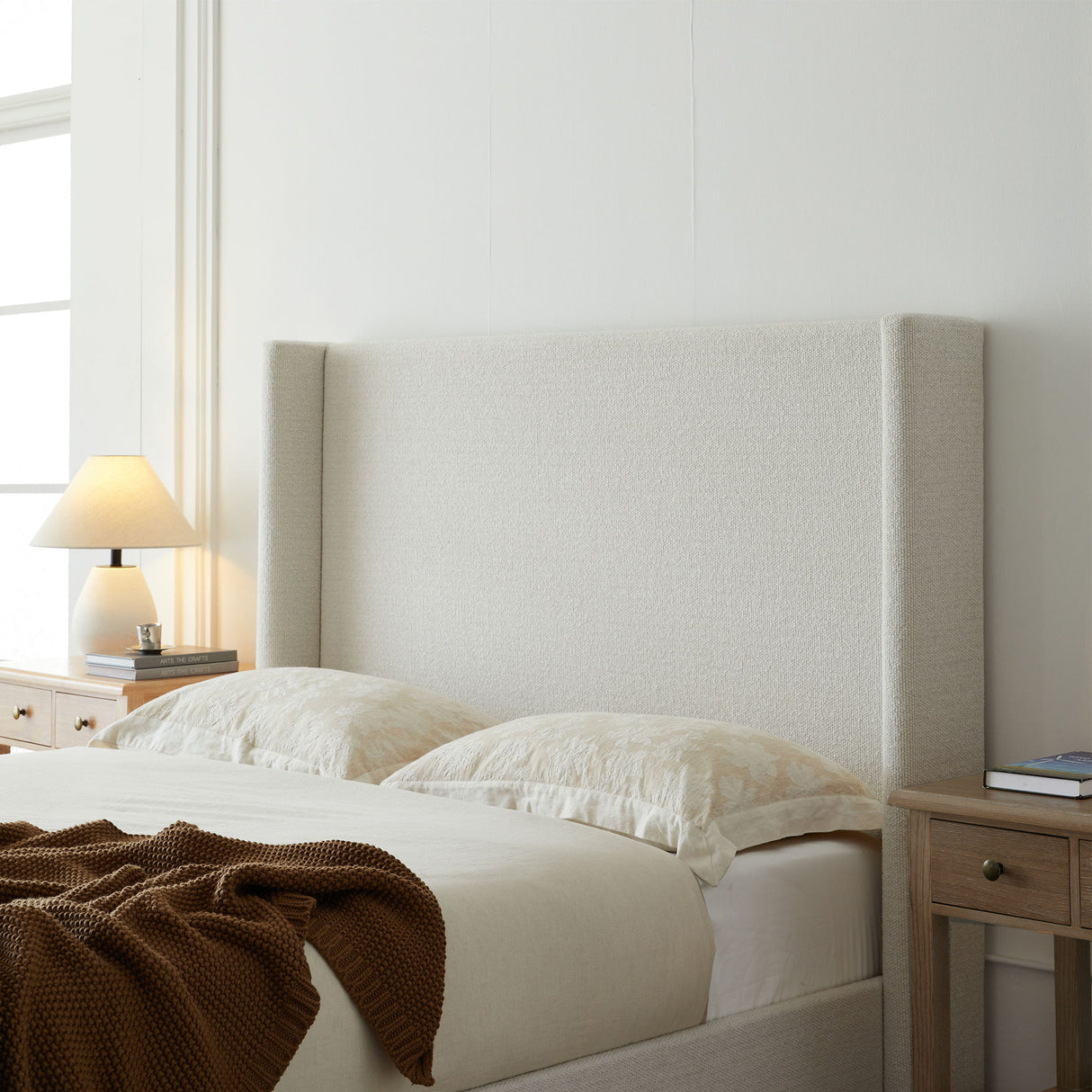 Hosford - Minimalist Upholstered Wingback Bed With Wood Base Platform