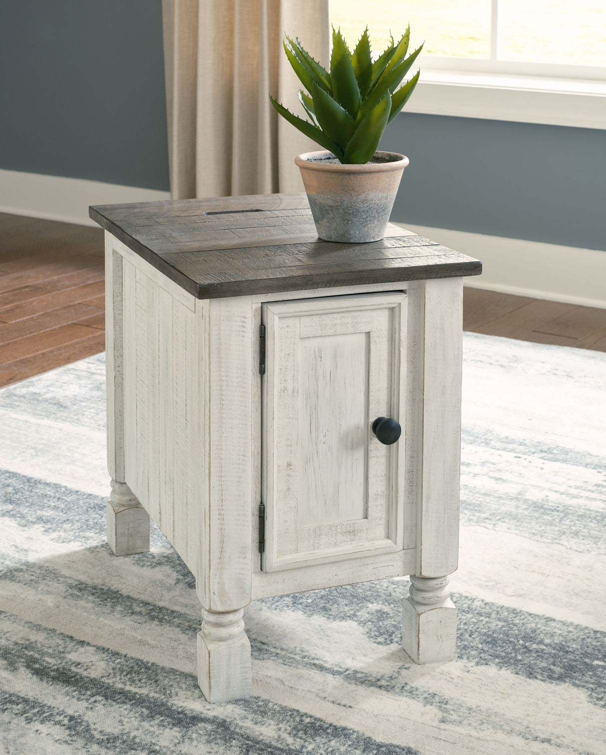 Havalance - White / Gray - Chair Side End Table by Signature Design by Ashley® | Bel Furniture
