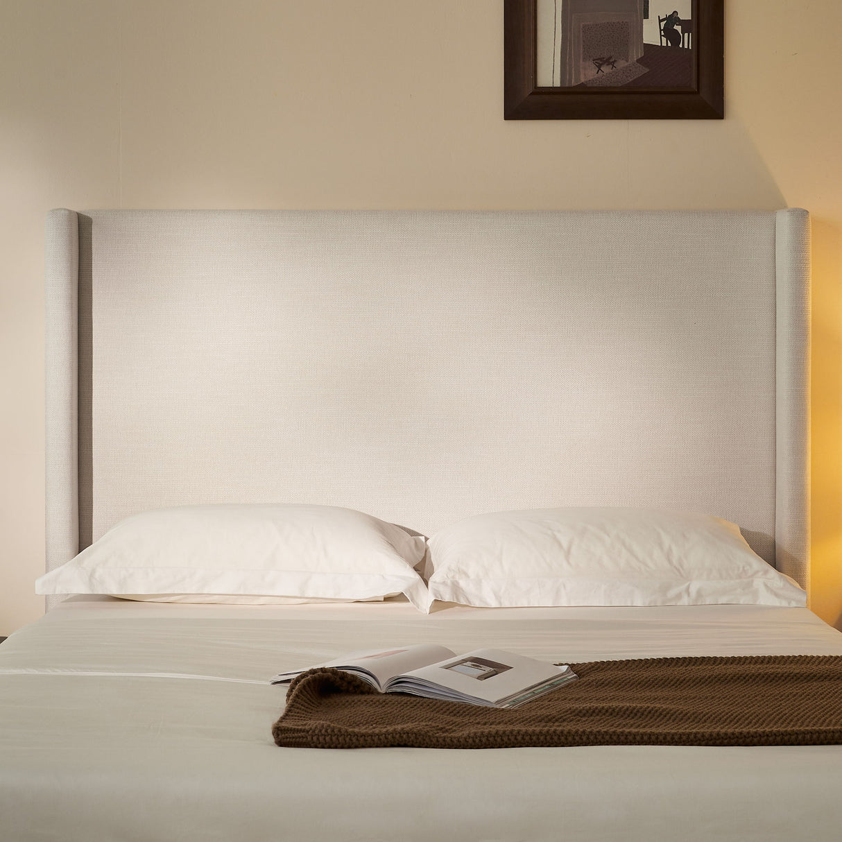 Hosford - Minimalist Upholstered Wingback Bed