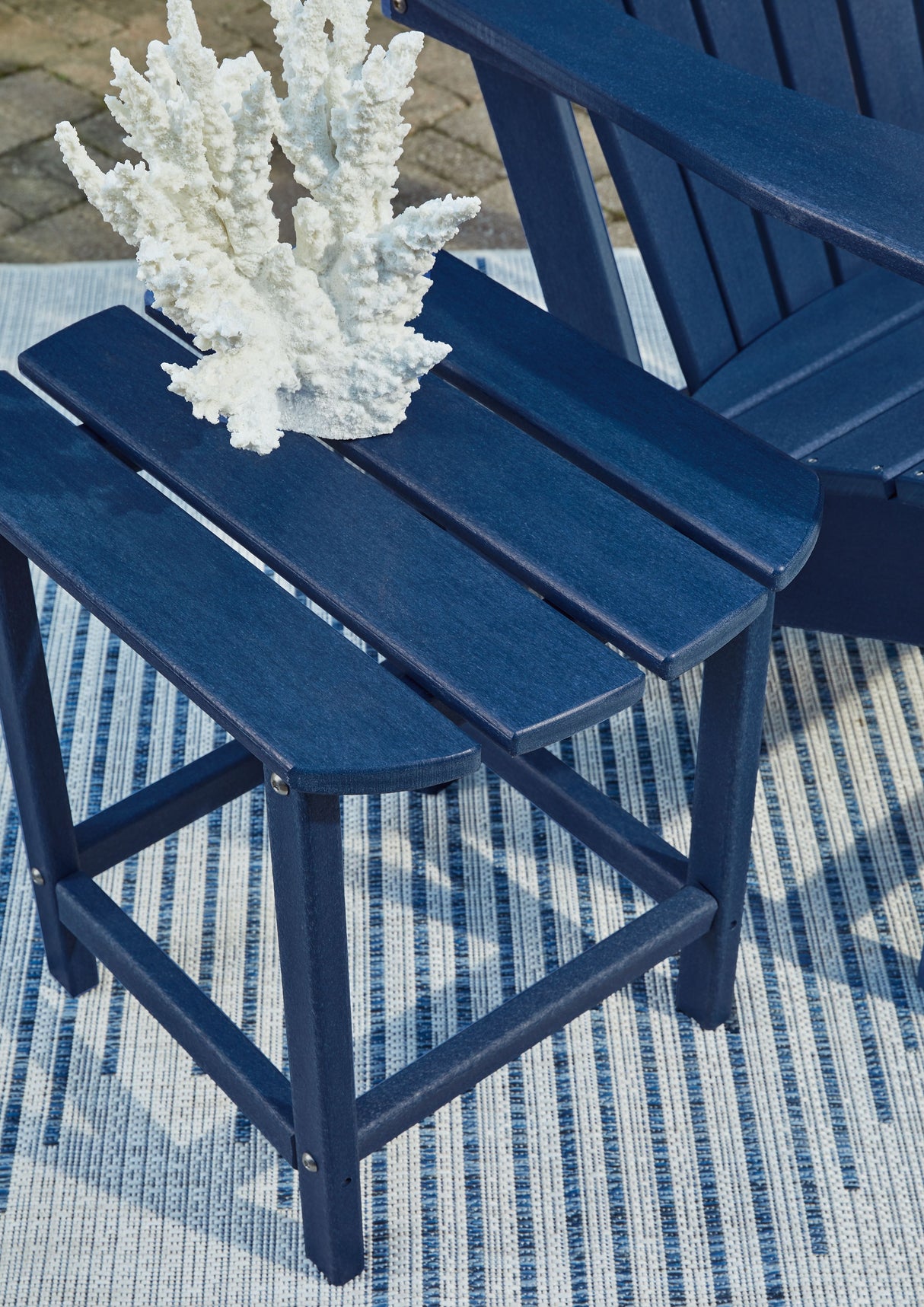 Sundown Treasure - Outdoor End Table by Signature Design by Ashley® | Bel Furniture
