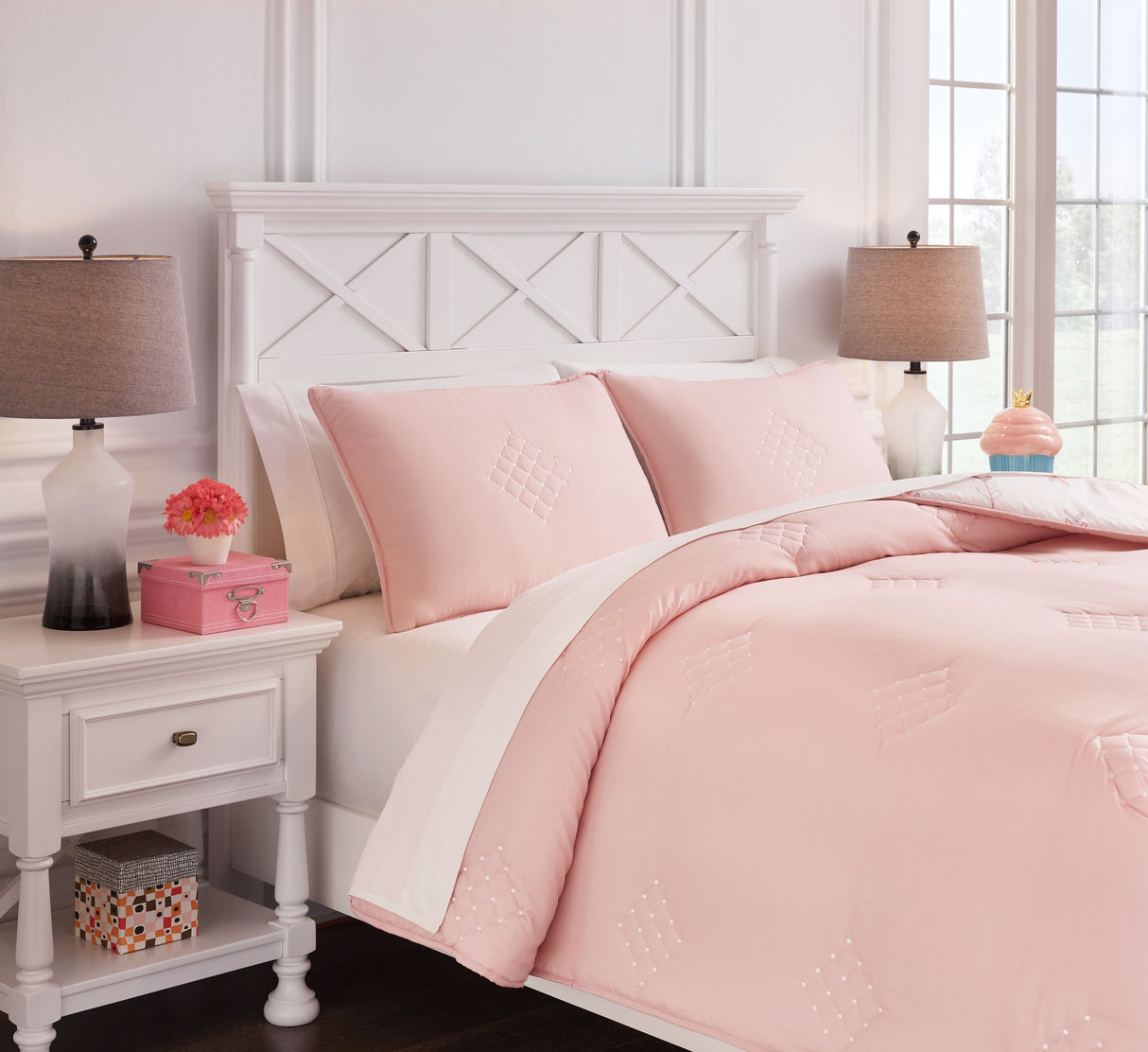 Lexann - Comforter Set by Signature Design by Ashley® | Bel Furniture