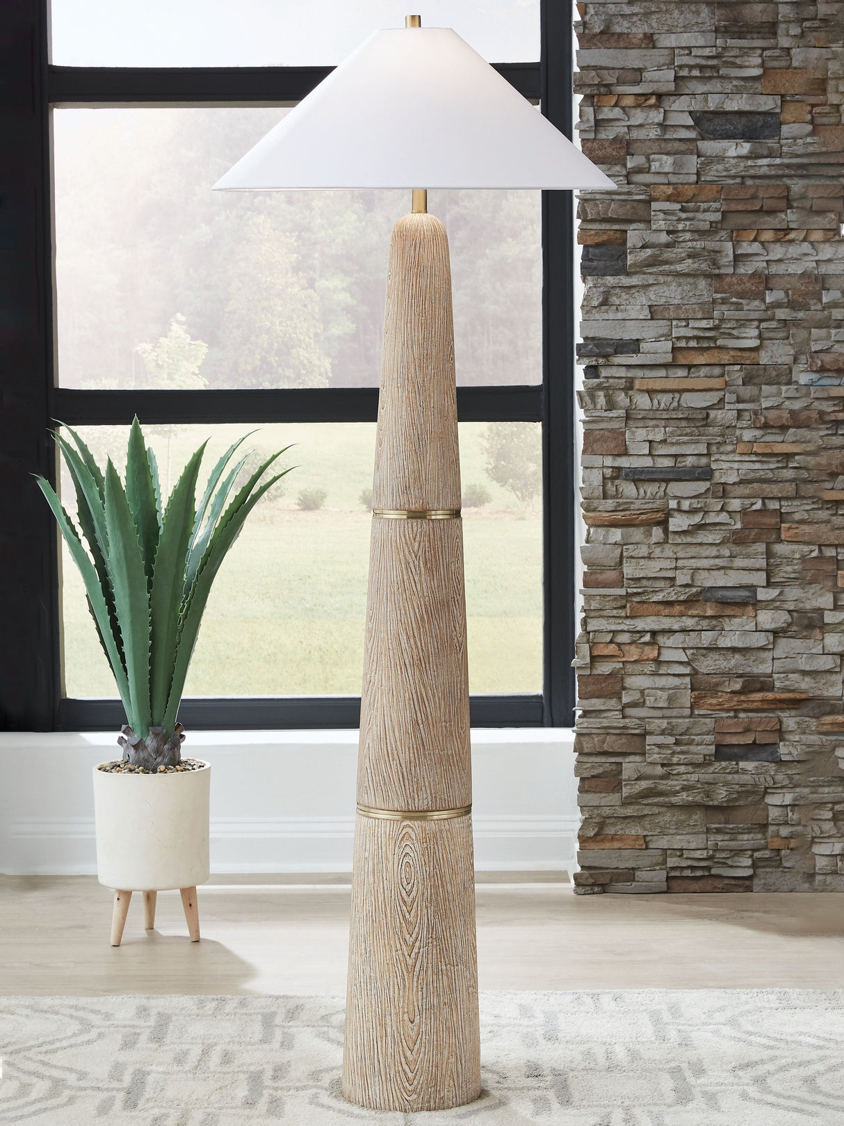 Gasparleigh - Brown / Gold Finish - Poly Floor Lamp by Signature Design by Ashley® | Bel Furniture