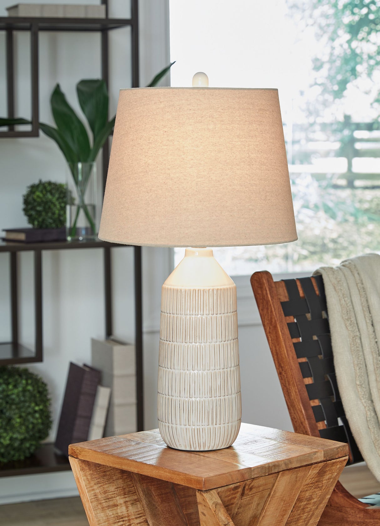 Willport - Off White - Ceramic Table Lamp (Set of 2) by Signature Design by Ashley® | Bel Furniture