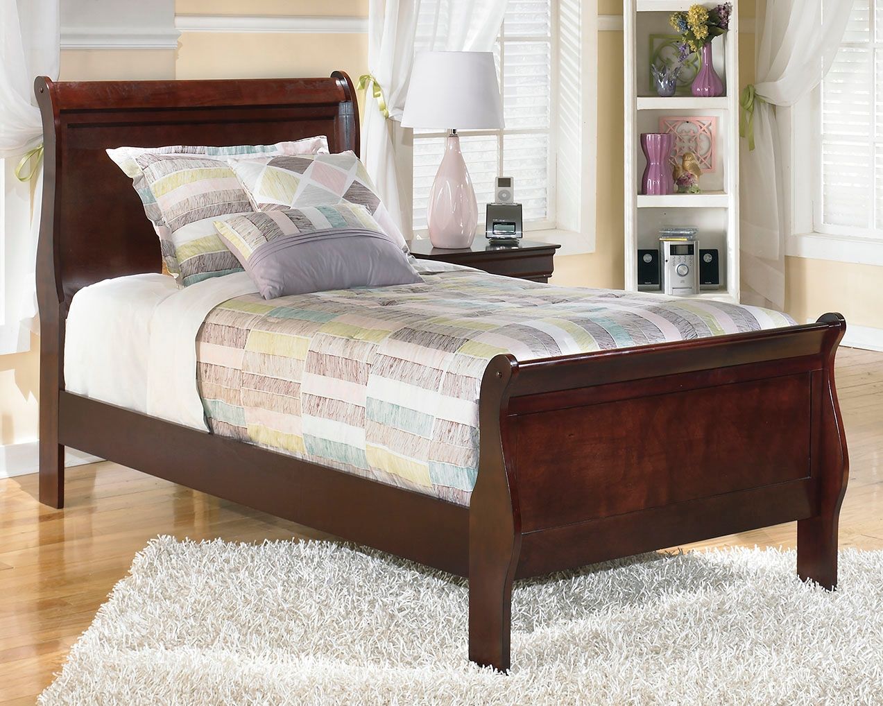 Alisdair full store sleigh bed