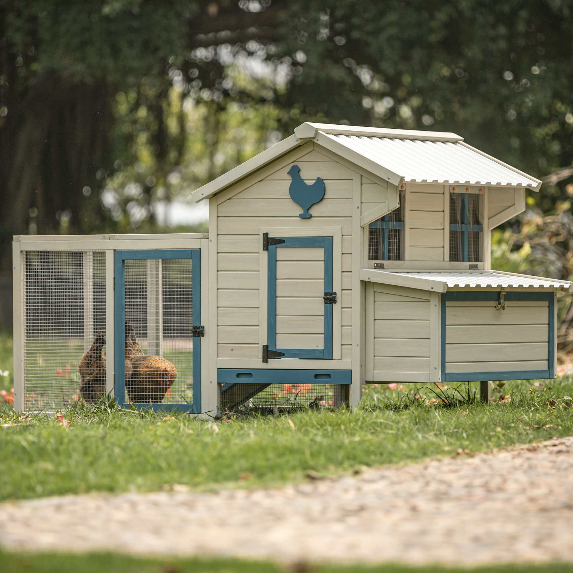 Weatherproof Outdoor Chicken Coop With Waterproof Pvc Roof. Outdoor Chicken Coop With Removable Bottom For Easy Cleaning, Large Space Coop Suitable For 5-7 Chickens - White