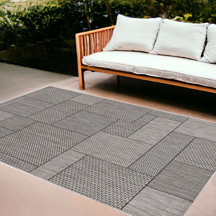 8' X 11' Machine Woven UV Treated Geometric Indoor / Outdoor Area Rug - Gray