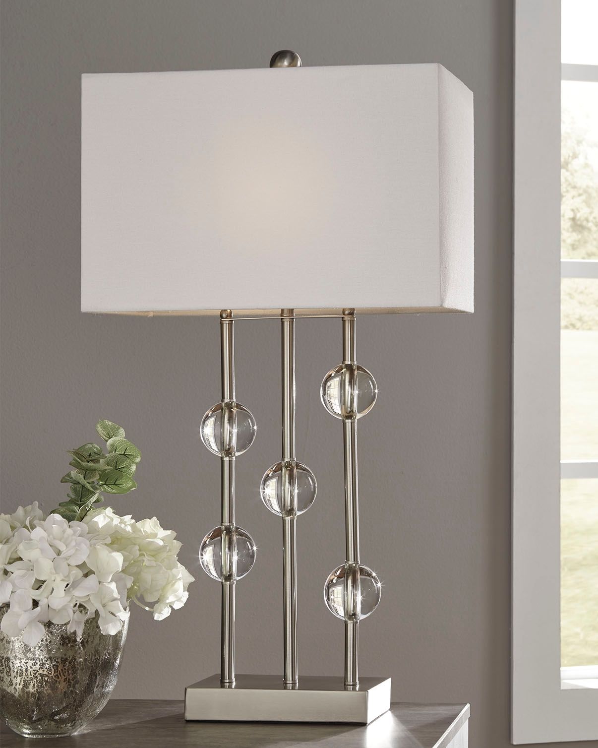 Jaala - Pearl Silver Finish - Metal Lamp