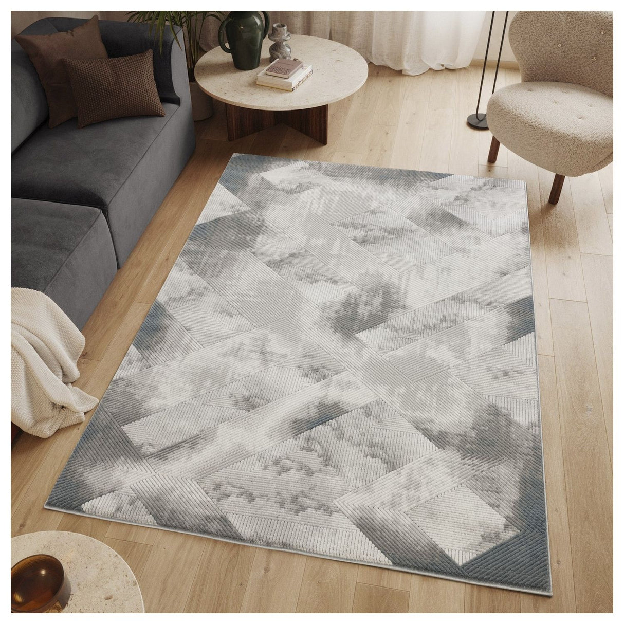 Geometrix - 5'3" X 7'3" Area Rug With Geometric 3D Effect - Ivory / Gray