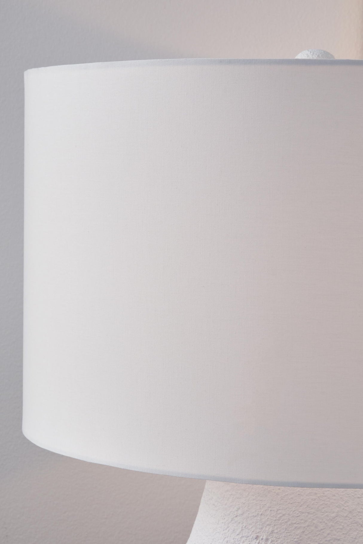 Dashland - Metal Table Lamp - White / Navy