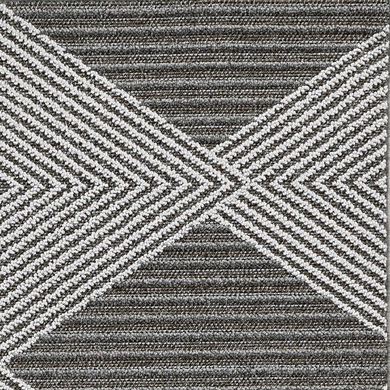 7' X 9' Geometric Diamonds Indoor / Outdoor Area Rug - Gray / Ivory