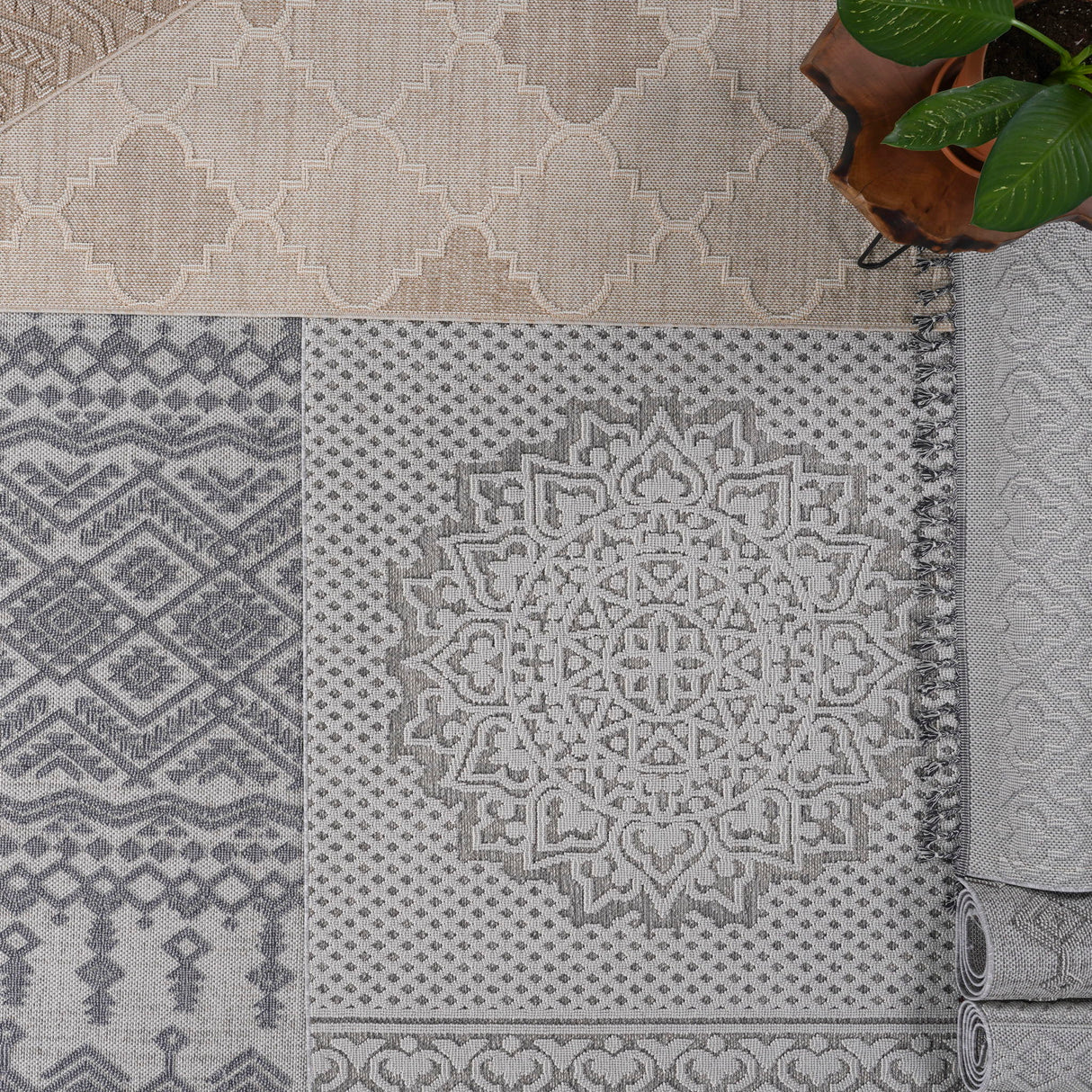 Guros - 8' X 10' Trellis Indoor / Outdoor Area Rug - Cream