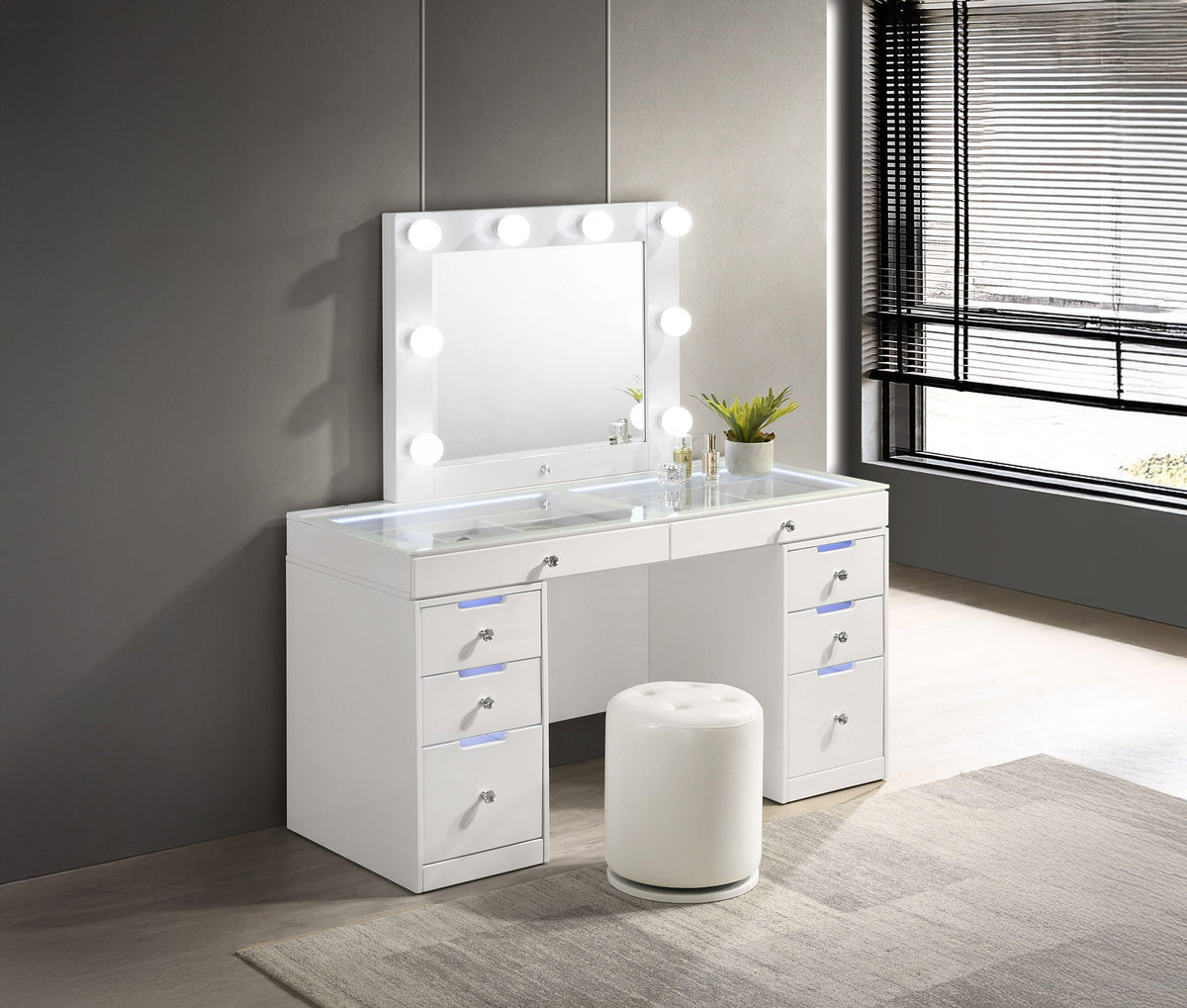 Luxo - Vanity Desk