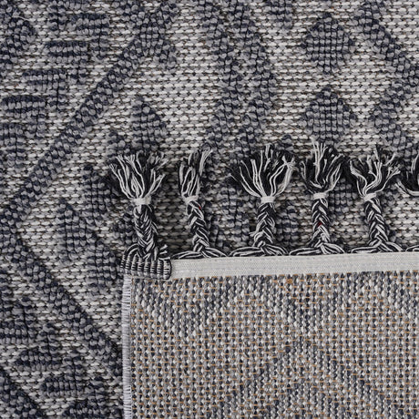 Guros - 8' X 10' Traditional Indoor / Outdoor Area Rug - White / Gray