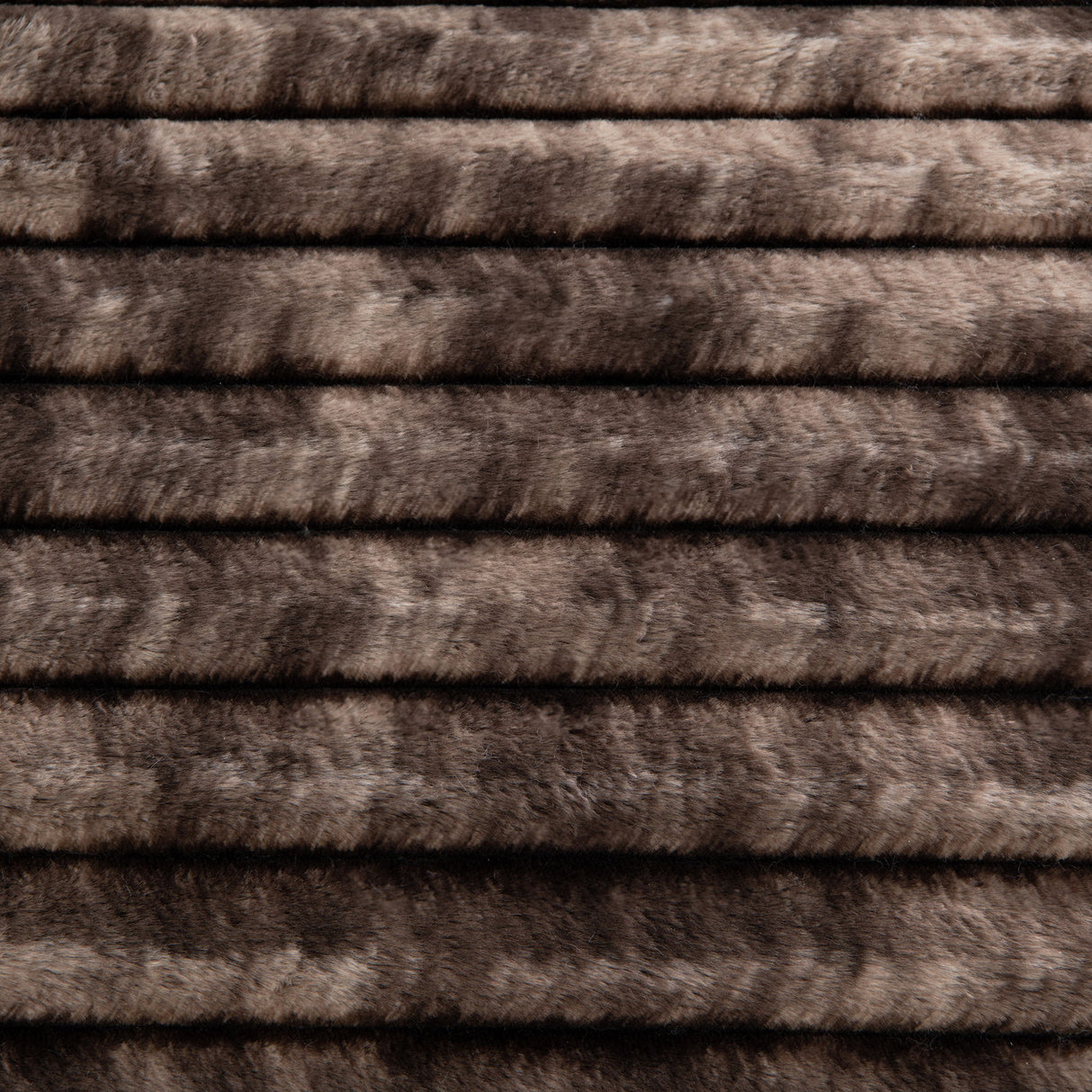 Denise - Accent Chaise With USB Support