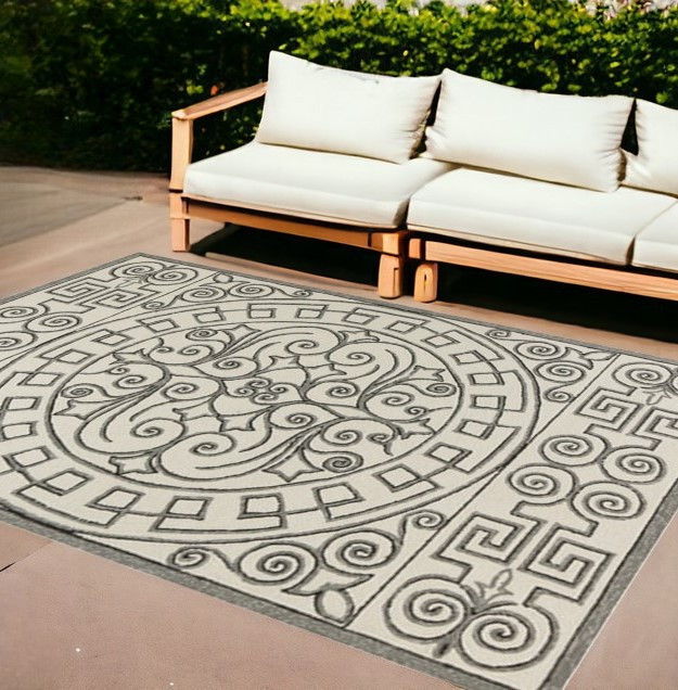 8' X 10' Hand Woven UV Treated Greek Key Medallion Indoor / Outdoor Area Rug - Ivory Gray