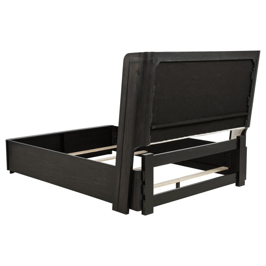 Leandro - Wingback Bed