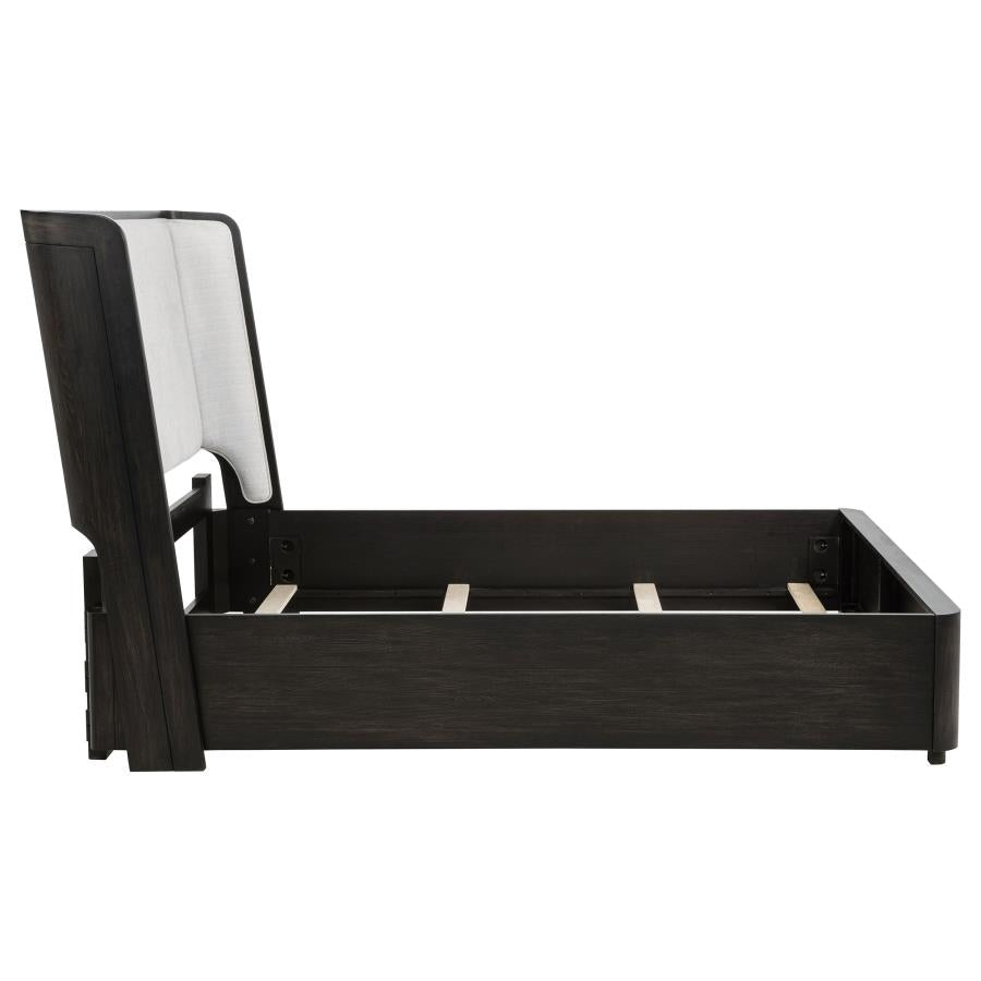 Leandro - Wingback Bed